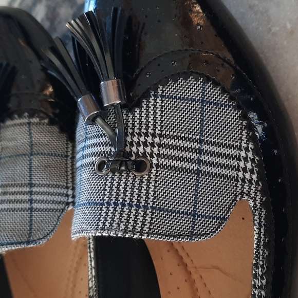 Patterned Shoes - Picture 4 of 4